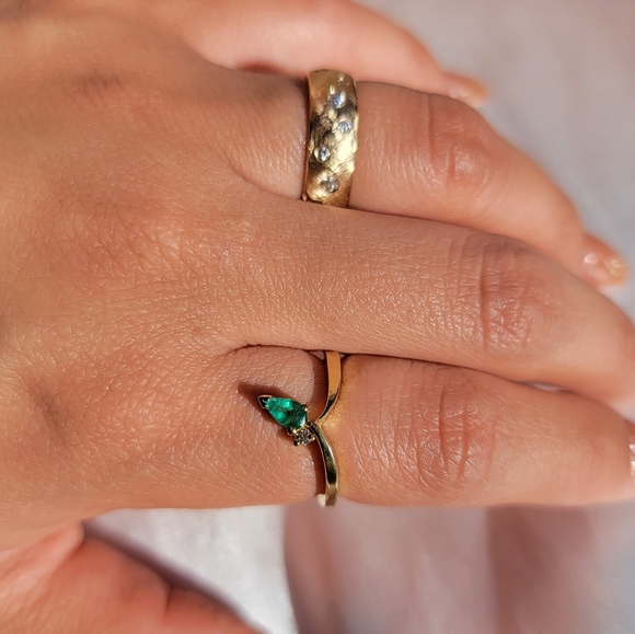 14k Vintage Pointed Emerald and Diamond Ring - Picture 2 of 5